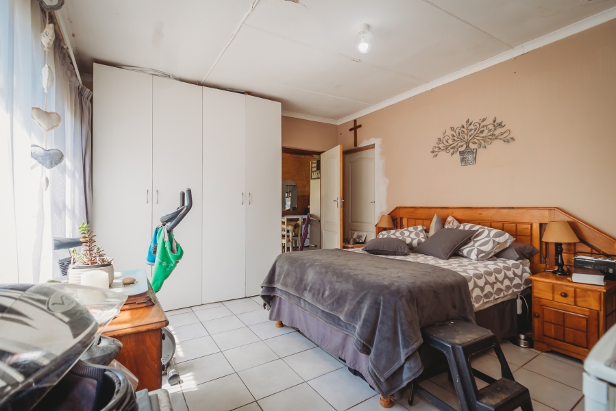 5 Bedroom Property for Sale in Denneoord Western Cape